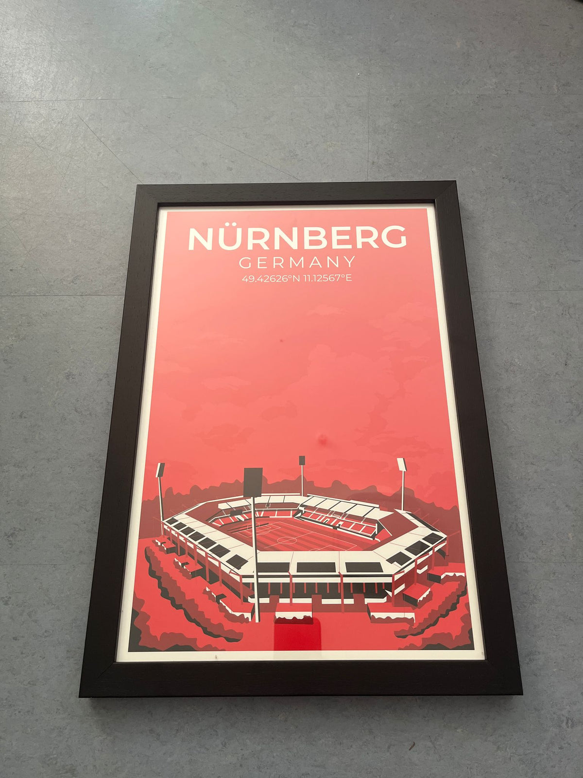 (B-Ware) Stadion Illustration Nürnberg 40x35 cm, schwarzer Rahmen