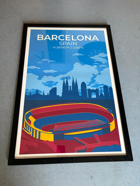 (B-Ware) Stadion Illustration Barcelona, 50x75 cm mit schwarzem Rahmen